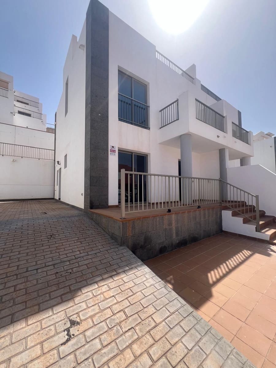 3 bedroom Townhouse for sale in Puerto del Rosario - € 315,000 (Ref: 9873035)
