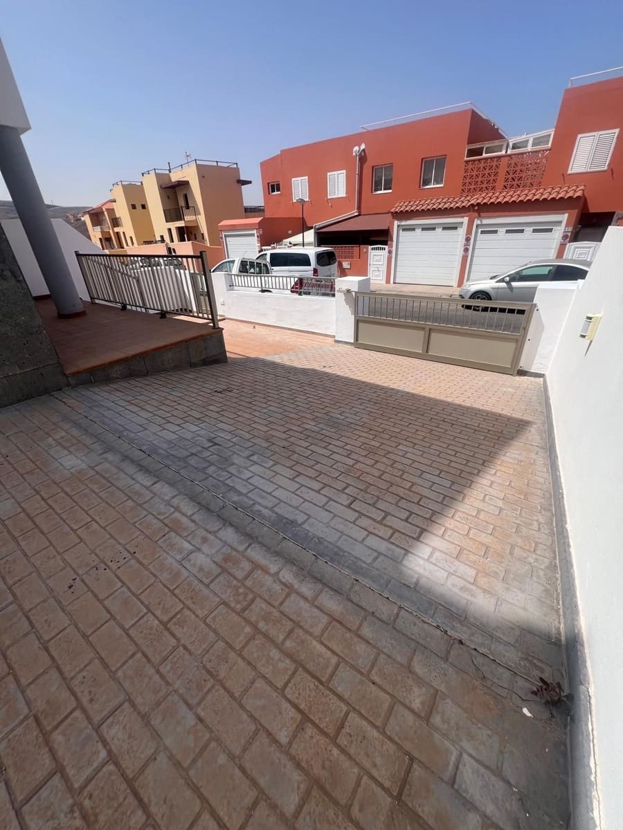 3 bedroom Townhouse for sale in Puerto del Rosario - € 315,000 (Ref: 9873035)