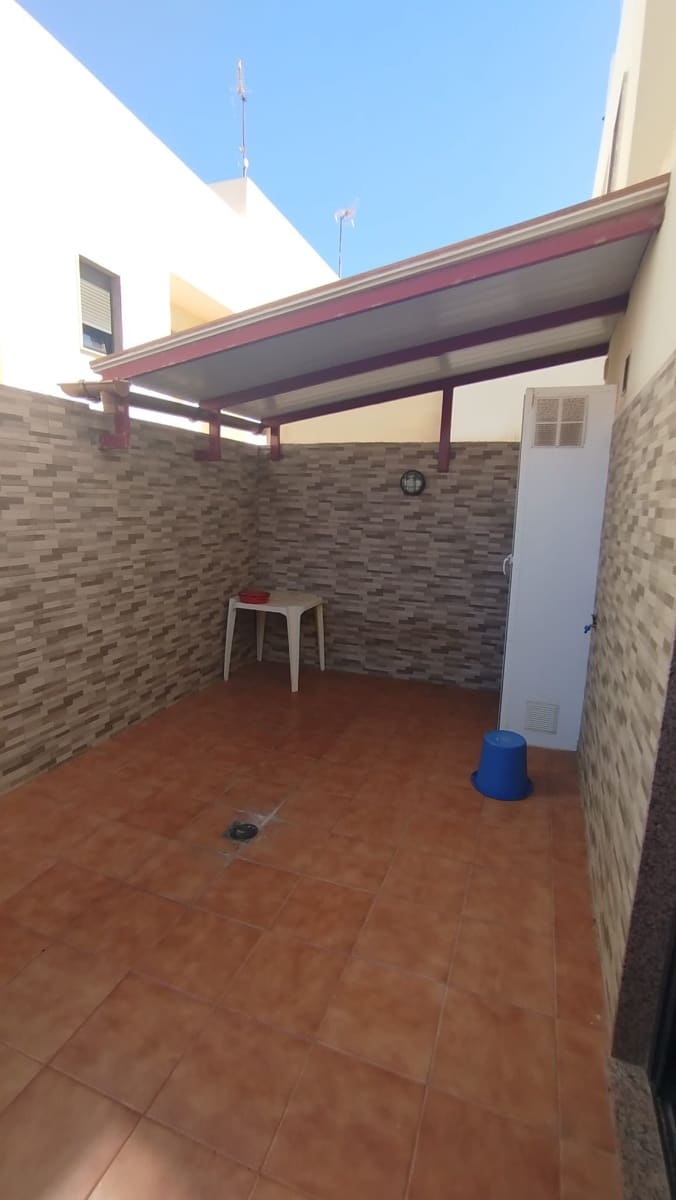 3 bedroom Villa for sale in Puerto del Rosario with garage - € 283,500 (Ref: 9880641)