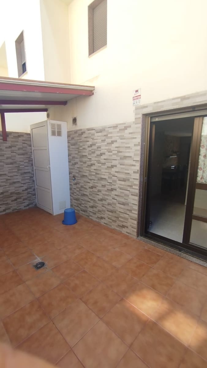 3 bedroom Villa for sale in Puerto del Rosario with garage - € 283,500 (Ref: 9880641)