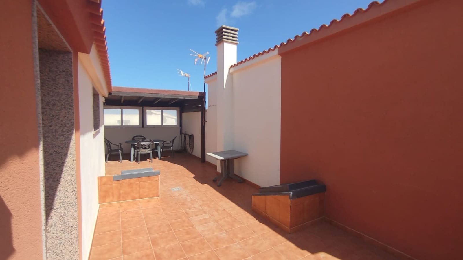 3 bedroom Villa for sale in Puerto del Rosario with garage - € 283,500 (Ref: 9880641)