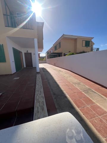 3 makuuhuone Paritalo vuokrattavana paikassa Tarajalejo, Tuineje - 1 200 € (Ref: 9893772)