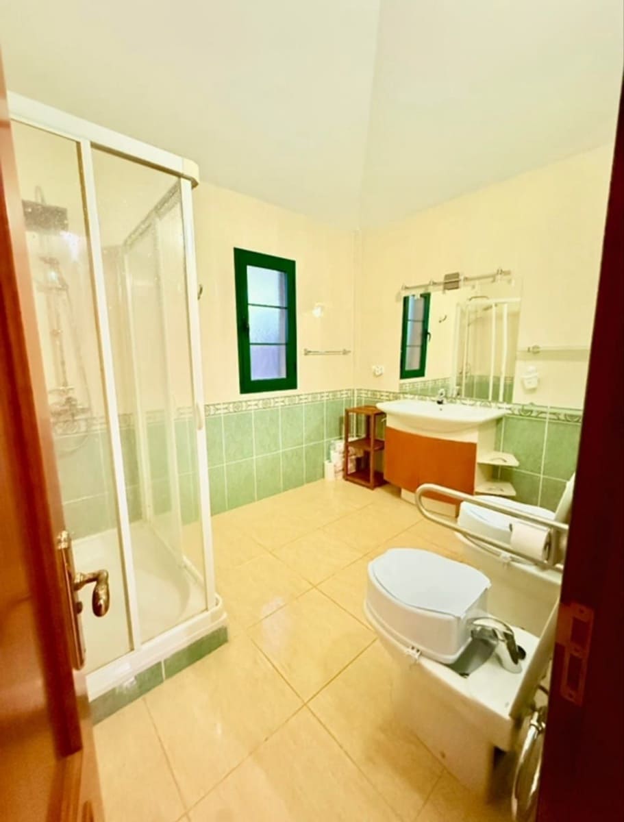 3 bedroom Semi-detached Villa for rent in Tarajalejo with garage - € 1,500 (Ref: 9893772)