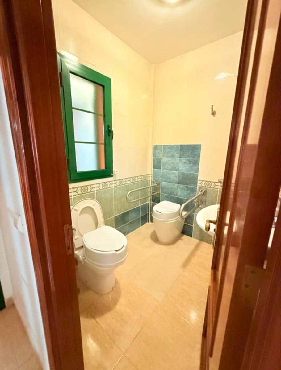3 bedroom Semi-detached Villa for rent in Tarajalejo with garage - € 1,500 (Ref: 9893772)