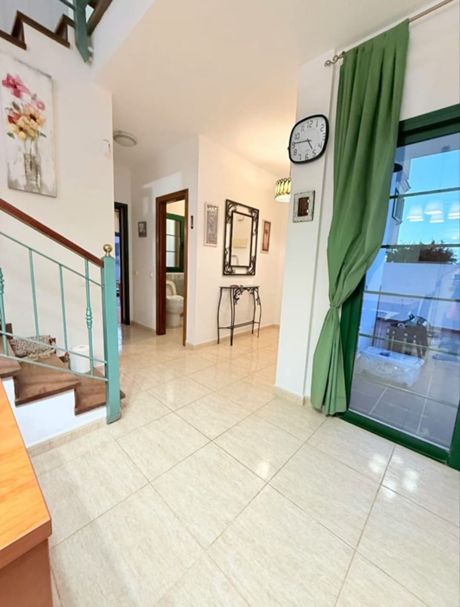 3 bedroom Semi-detached Villa for rent in Tarajalejo with garage - € 1,500 (Ref: 9893772)