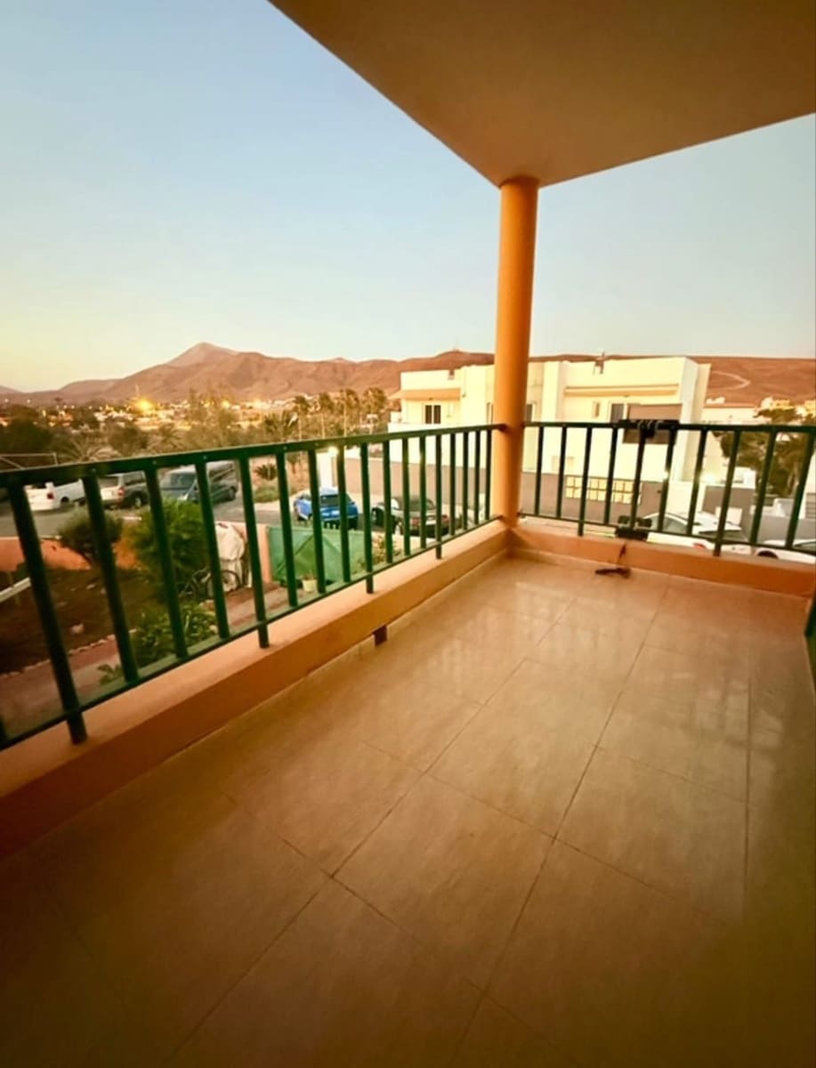 3 bedroom Semi-detached Villa for rent in Tarajalejo with garage - € 1,500 (Ref: 9893772)