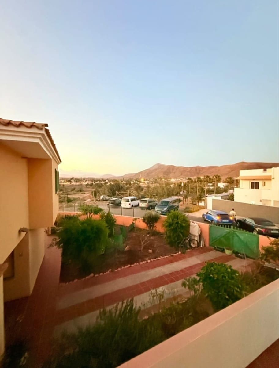 3 bedroom Semi-detached Villa for rent in Tarajalejo with garage - € 1,500 (Ref: 9893772)