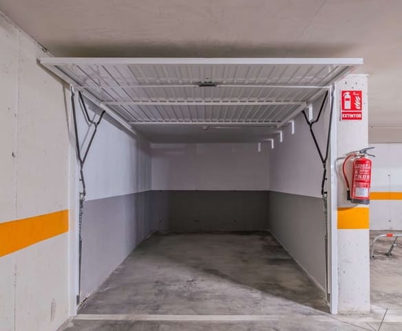 Garaż na sprzedaż w Parque de las Naciones, Torrevieja - 16 000 € (Ref: 9644600)