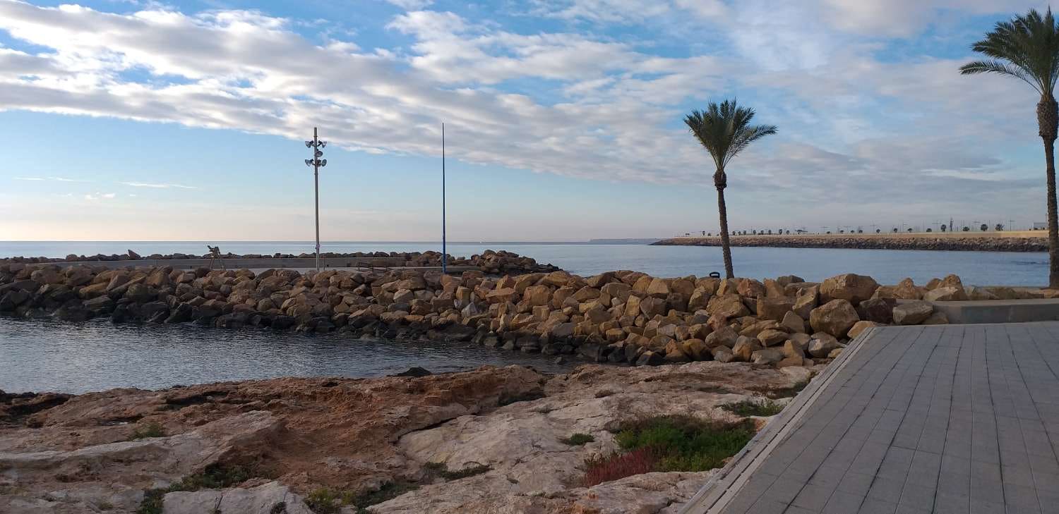 2 makuuhuone Ranta-asunto myytävänä paikassa Torrevieja - 125 000 € (Ref: 9679593)