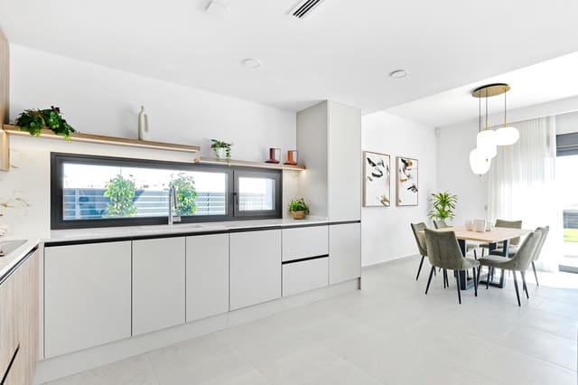 3 makuuhuone Huvila myytävänä paikassa San Miguel de Salinas mukana uima-altaan 
autotalli - 649 000 € (Ref: 8299595)