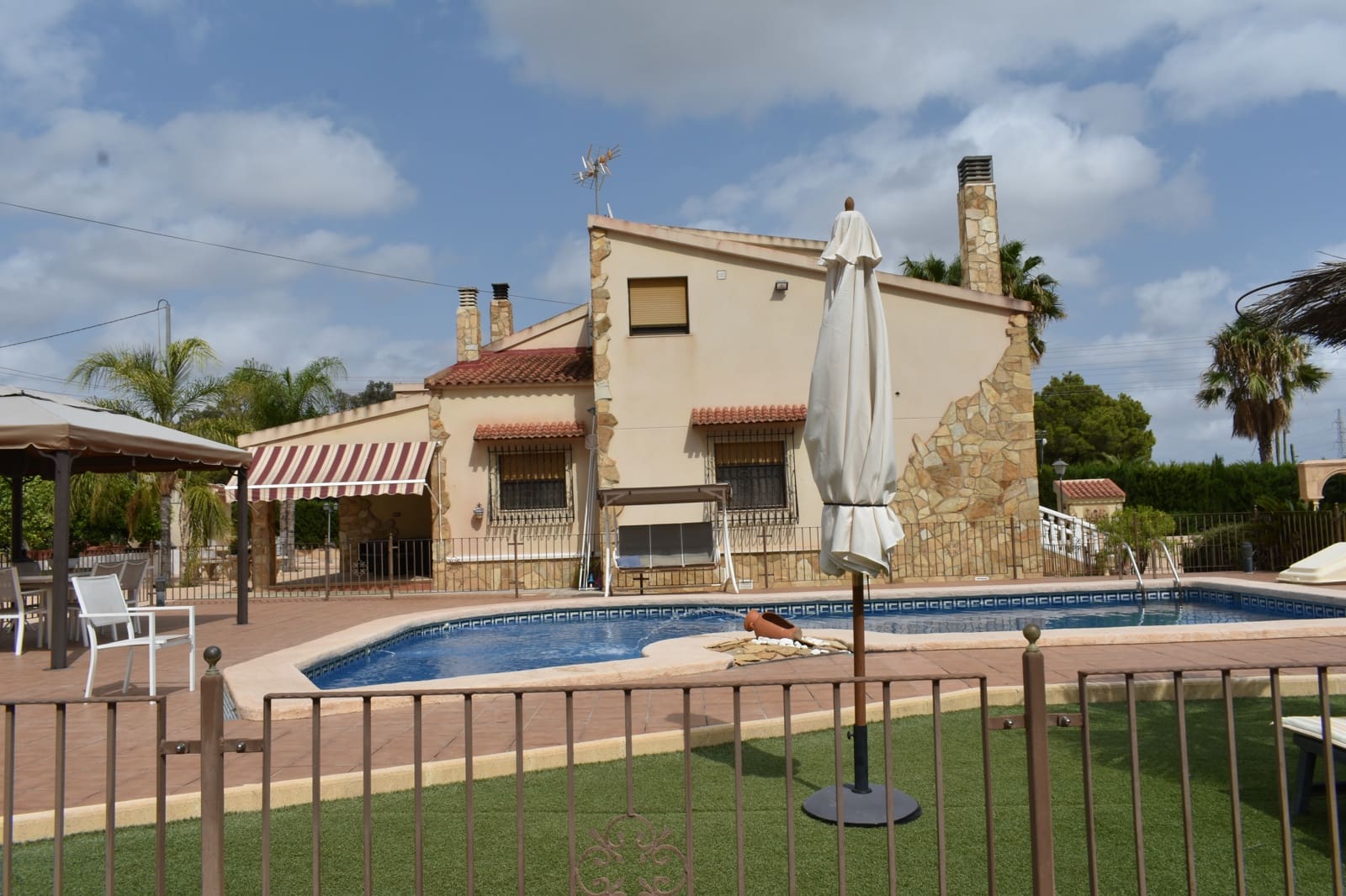 4 soveværelse Villa til salg i Elche / Elx med swimmingpool garage - € 459.000 (Ref: 8741951)