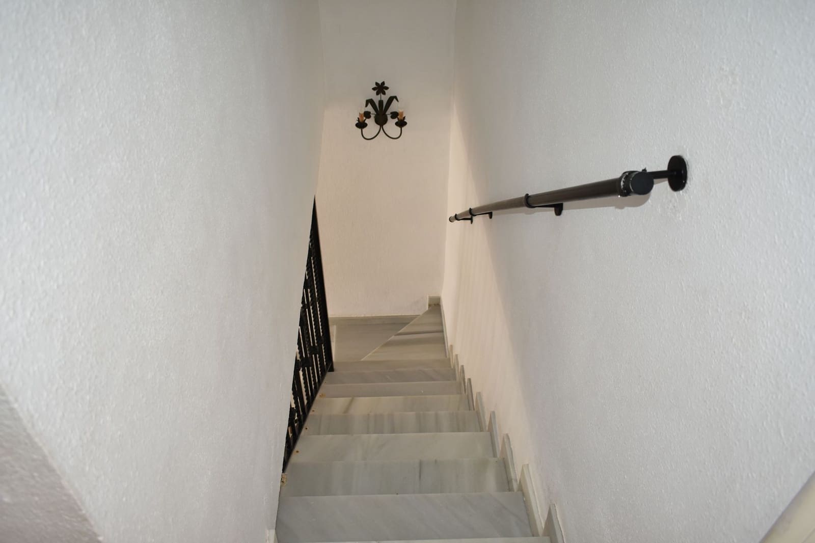 3 makuuhuone Huvila myytävänä paikassa Santa Pola mukana uima-altaan 
autotalli - 399 000 € (Ref: 8895392)