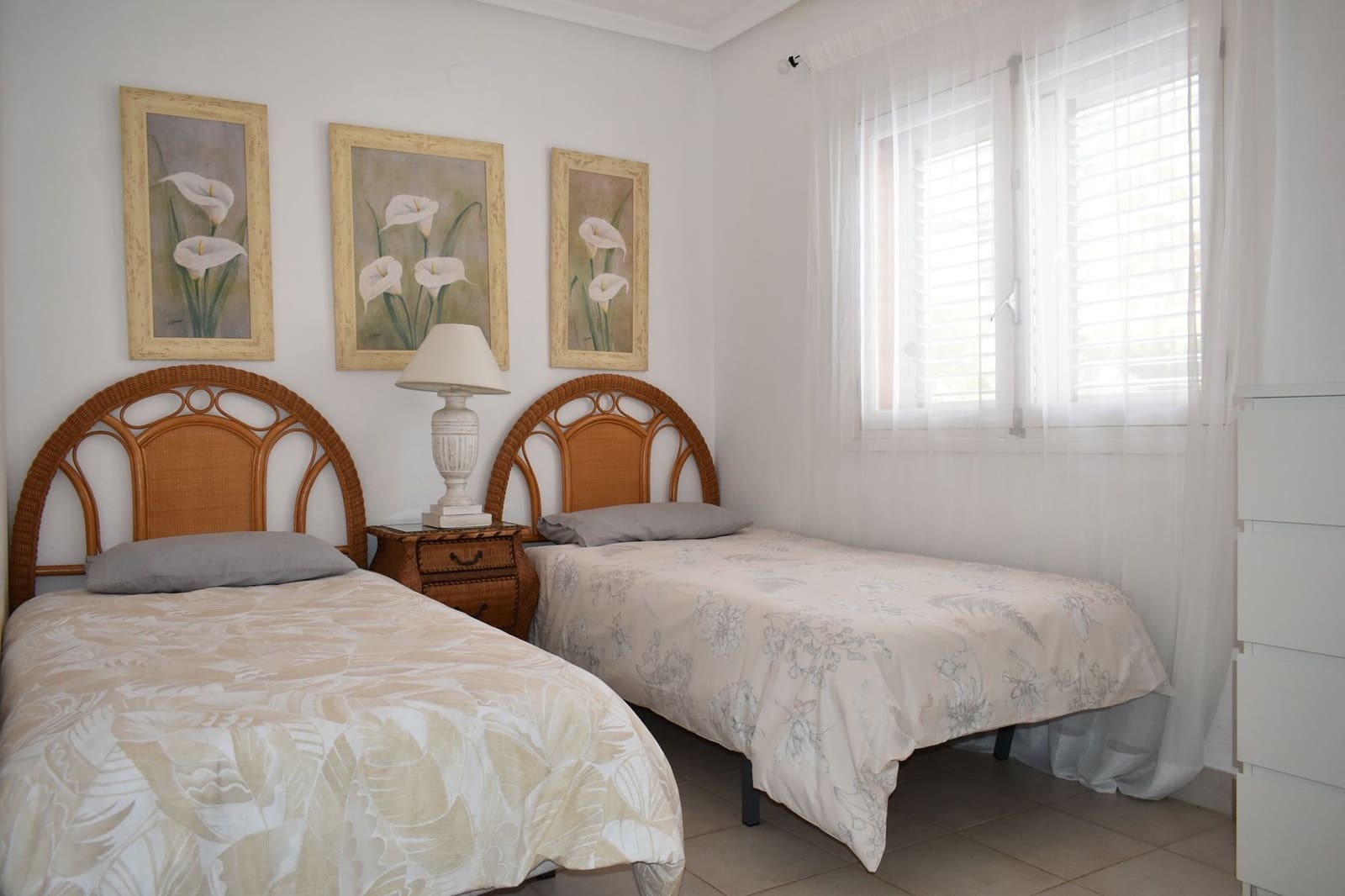 3 makuuhuone Huvila myytävänä paikassa Santa Pola mukana uima-altaan 
autotalli - 399 000 € (Ref: 8895392)