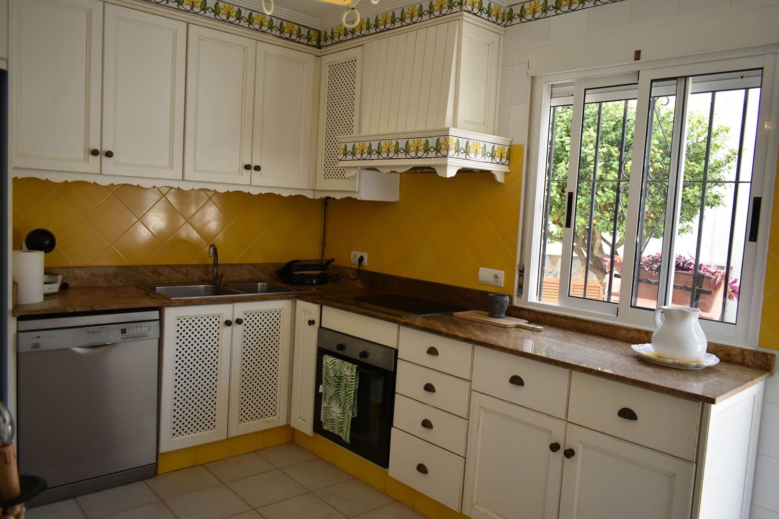 3 makuuhuone Huvila myytävänä paikassa Santa Pola mukana uima-altaan 
autotalli - 399 000 € (Ref: 8895392)