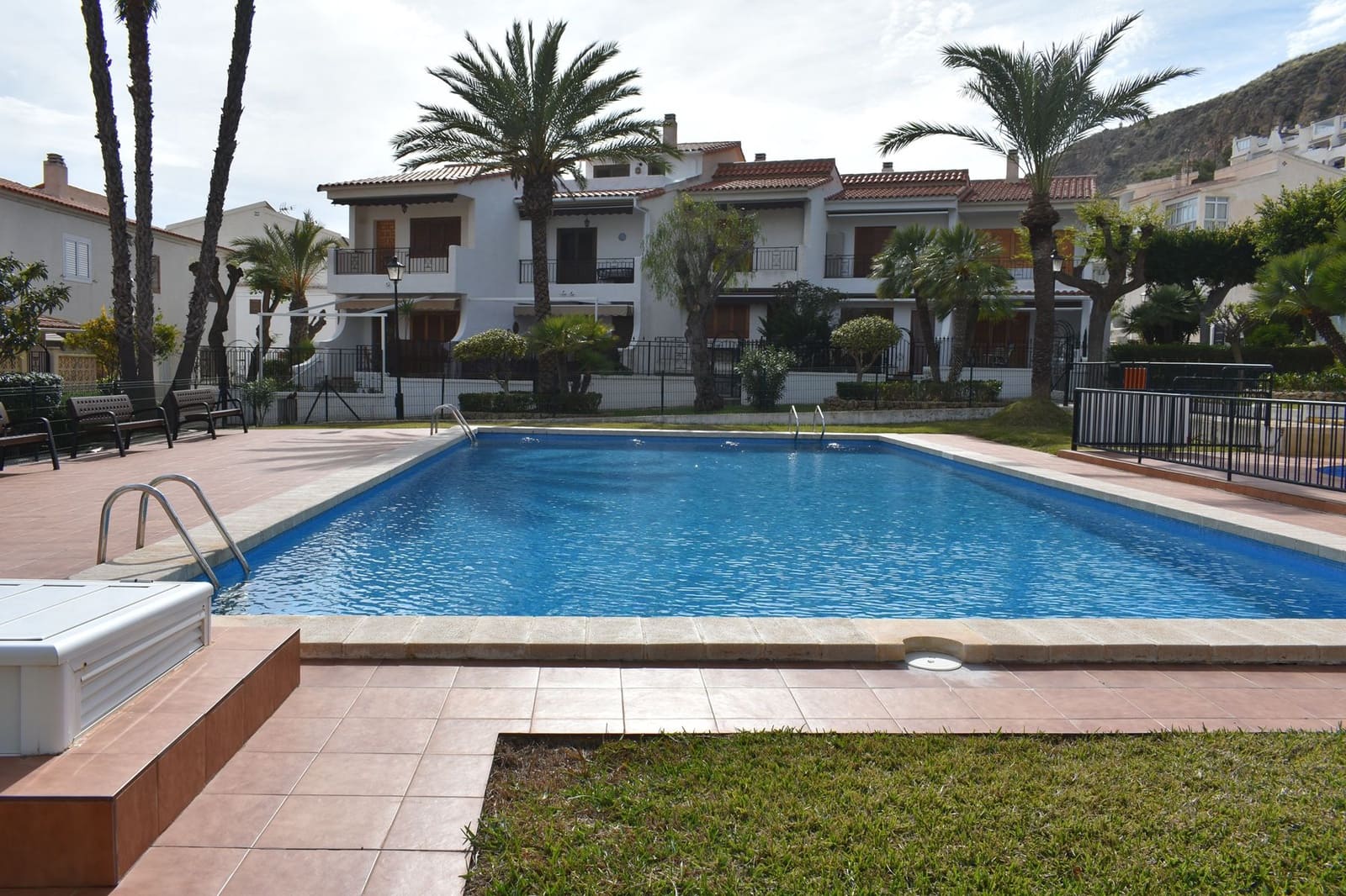 3 makuuhuone Huvila myytävänä paikassa Santa Pola mukana uima-altaan 
autotalli - 399 000 € (Ref: 8895392)