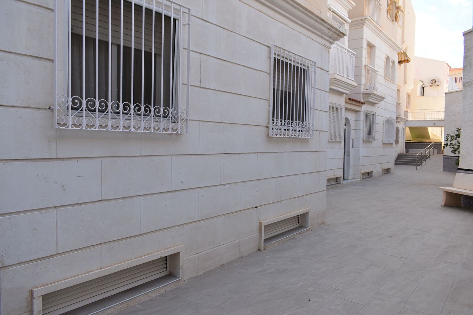 3 bedroom Apartment for sale in Arenales del Sol with pool garage - € 398,000 (Ref: 9016265)