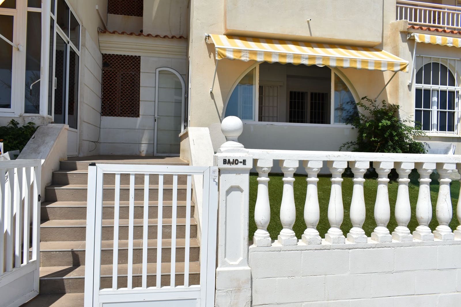 3 bedroom Apartment for sale in Arenales del Sol with pool garage - € 398,000 (Ref: 9016265)