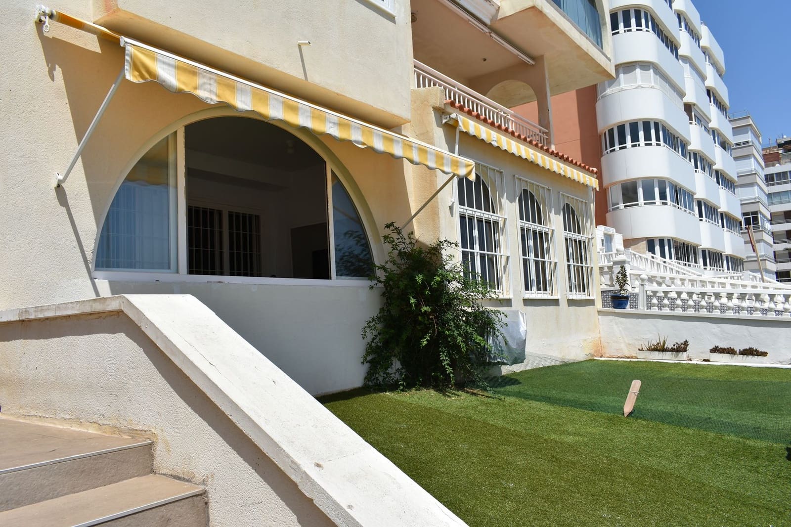 3 bedroom Apartment for sale in Arenales del Sol with pool garage - € 398,000 (Ref: 9016265)