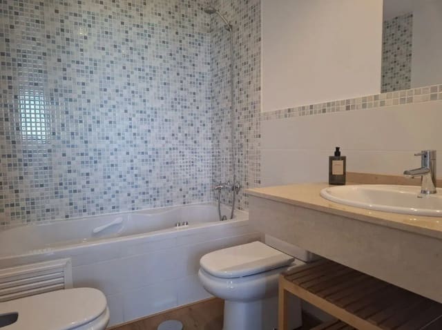 2 soveværelse Rækkehus til salg i Benidorm med swimmingpool garage - € 325.000 (Ref: 9025220)