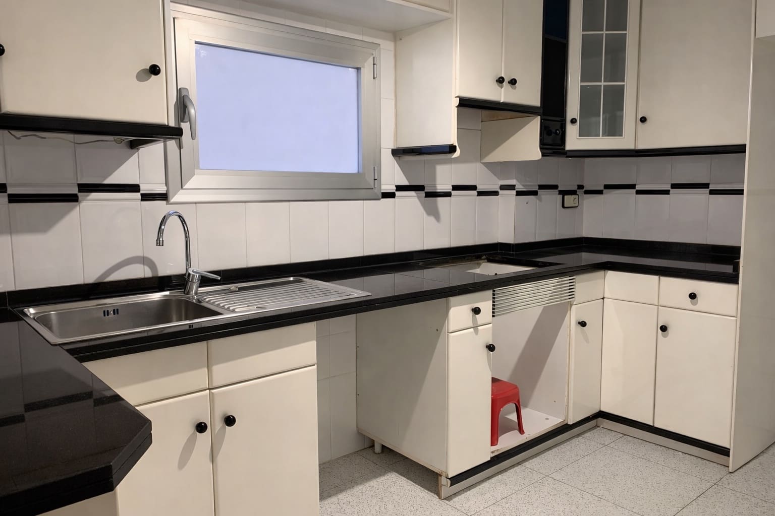 2 bedroom Apartment for sale in Alicante / Alacant city with garage - € 680,000 (Ref: 9714154)