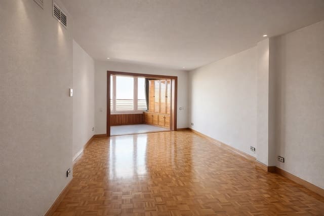 2 soverom Leilighet til salgs i Ensanche - Diputacion, Alicante by med garasje - € 680 000 (Ref: 9714154)