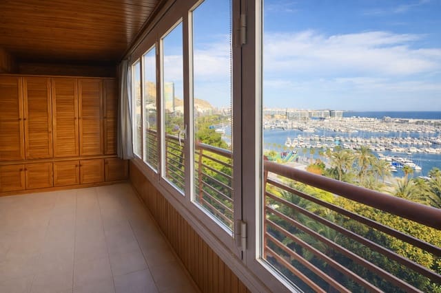 2 soverom Leilighet til salgs i Ensanche - Diputacion, Alicante by med garasje - € 680 000 (Ref: 9714154)