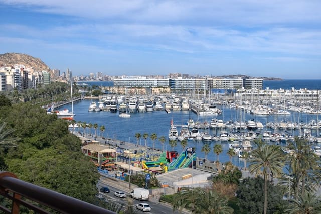 2 soverom Leilighet til salgs i Ensanche - Diputacion, Alicante by med garasje - € 680 000 (Ref: 9714154)