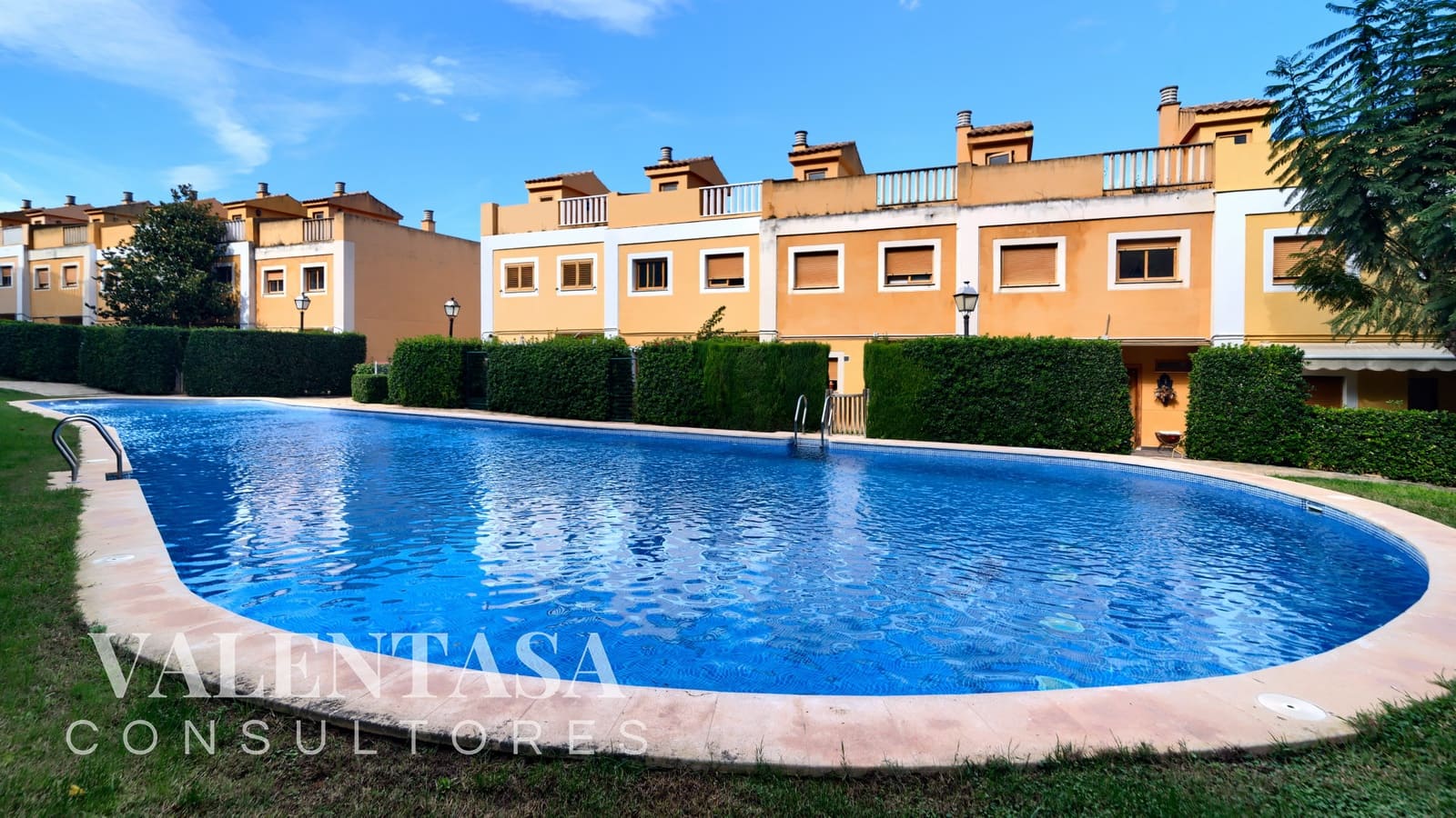 2 chambre Villa/Maison Mitoyenne à vendre à Chiva avec piscine garage - 257 000 € (Ref: 9626494)