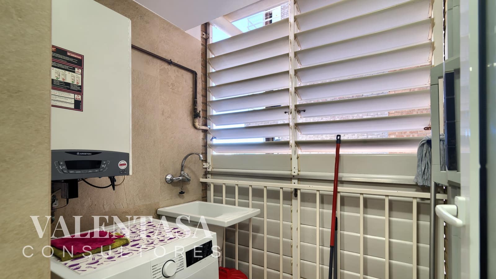 4 makuuhuone Asunto myytävänä paikassa Valencia kaupunki mukana 
autotalli - 670 000 € (Ref: 9626496)