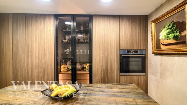 4 makuuhuone Asunto myytävänä paikassa Benicalap, Valencia kaupunki mukana 
autotalli - 670 000 € (Ref: 9626496)