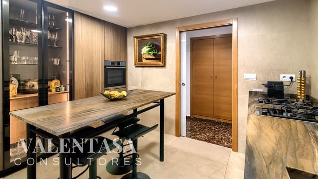 4 makuuhuone Asunto myytävänä paikassa Benicalap, Valencia kaupunki mukana 
autotalli - 670 000 € (Ref: 9626496)