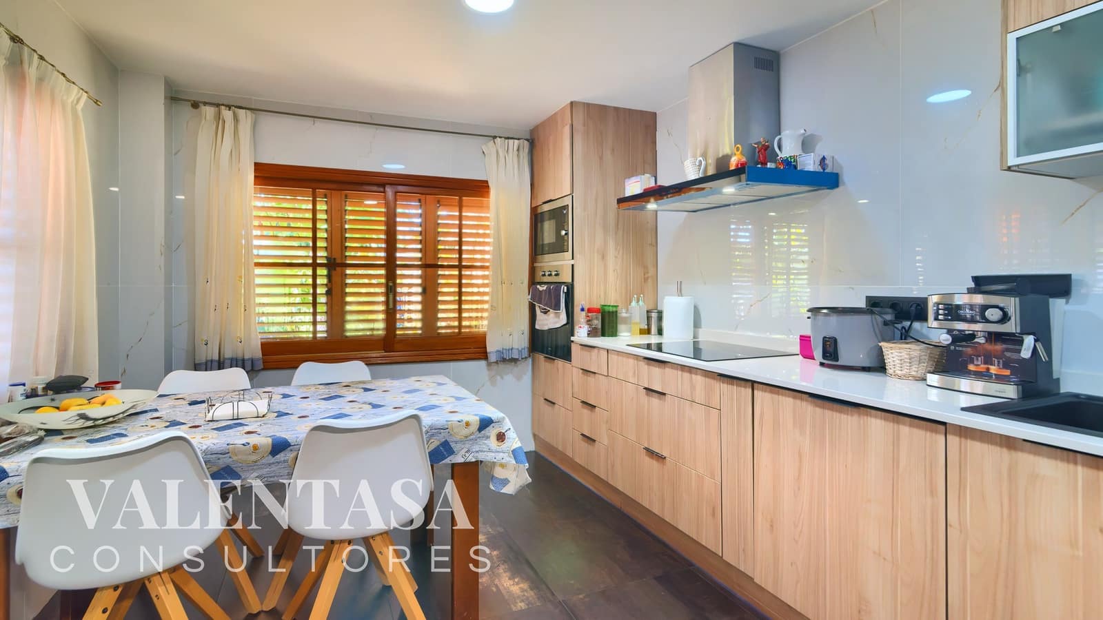 6 Zimmer Villa zu verkaufen in L'Eliana mit Pool Garage - 690.000 € (Ref: 9658086)