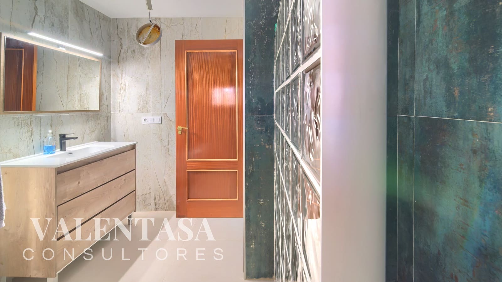 6 Zimmer Villa zu verkaufen in L'Eliana mit Pool Garage - 690.000 € (Ref: 9658086)