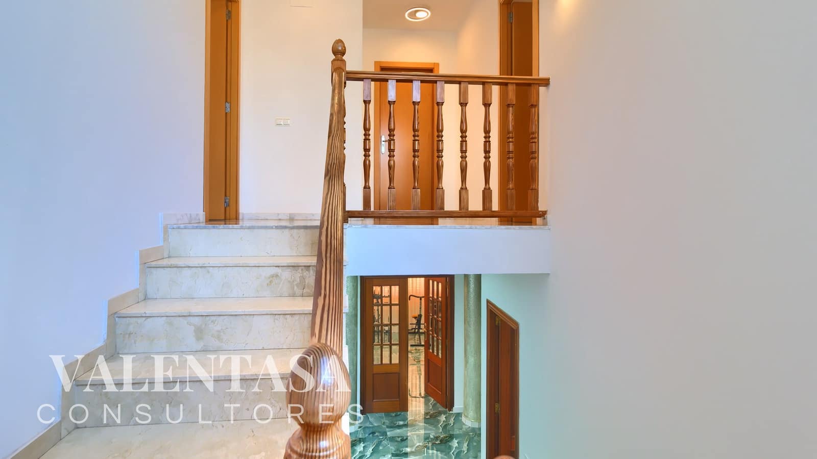 6 Zimmer Villa zu verkaufen in L'Eliana mit Pool Garage - 690.000 € (Ref: 9658086)