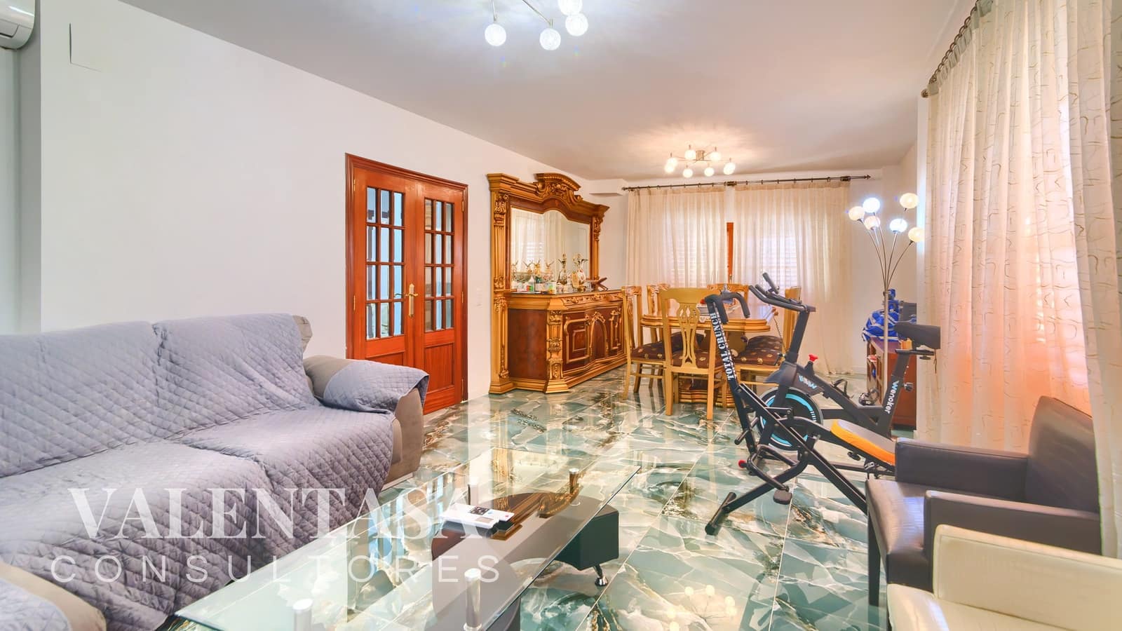 6 Zimmer Villa zu verkaufen in L'Eliana mit Pool Garage - 690.000 € (Ref: 9658086)