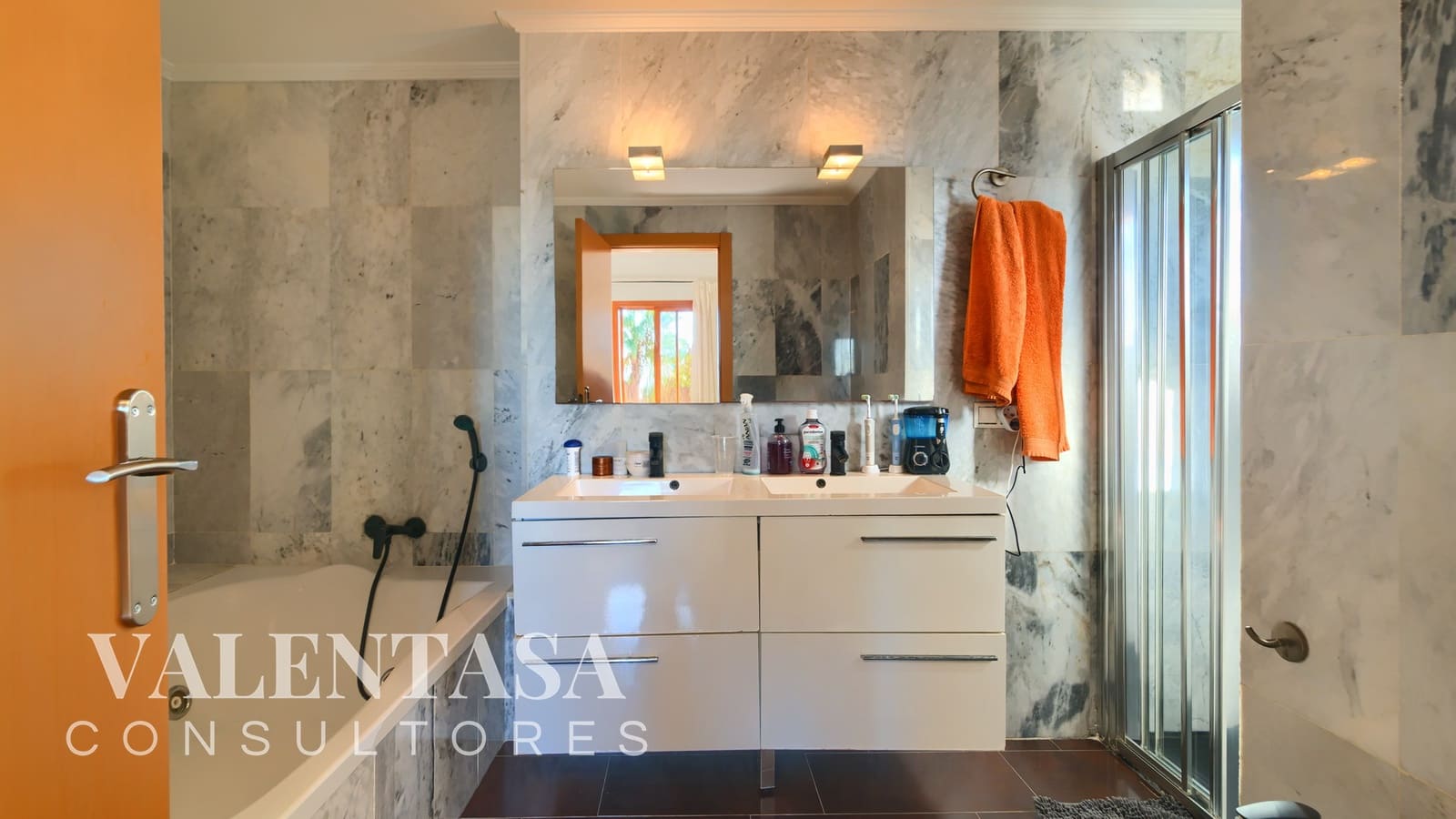 6 Zimmer Villa zu verkaufen in L'Eliana mit Pool Garage - 690.000 € (Ref: 9658086)