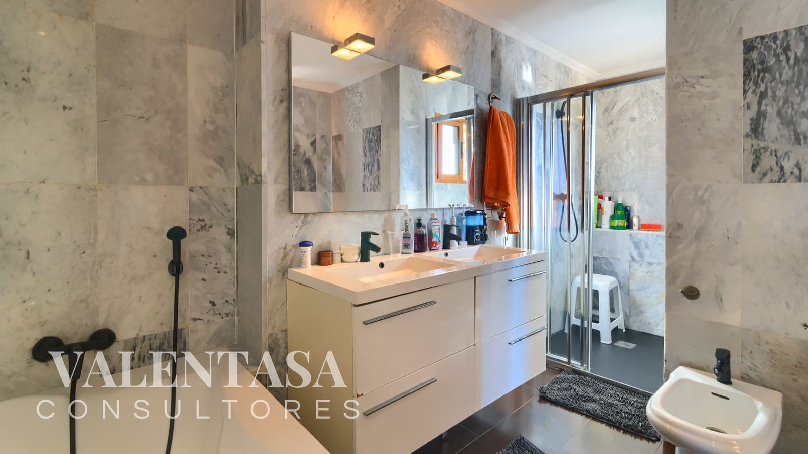 6 Zimmer Villa zu verkaufen in L'Eliana mit Pool Garage - 690.000 € (Ref: 9658086)