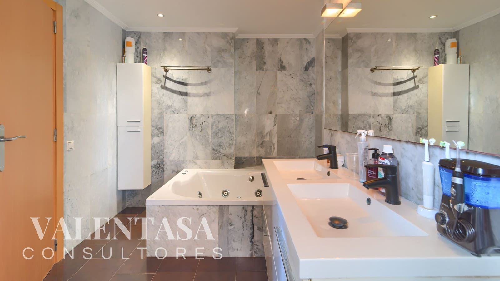 6 Zimmer Villa zu verkaufen in L'Eliana mit Pool Garage - 690.000 € (Ref: 9658086)