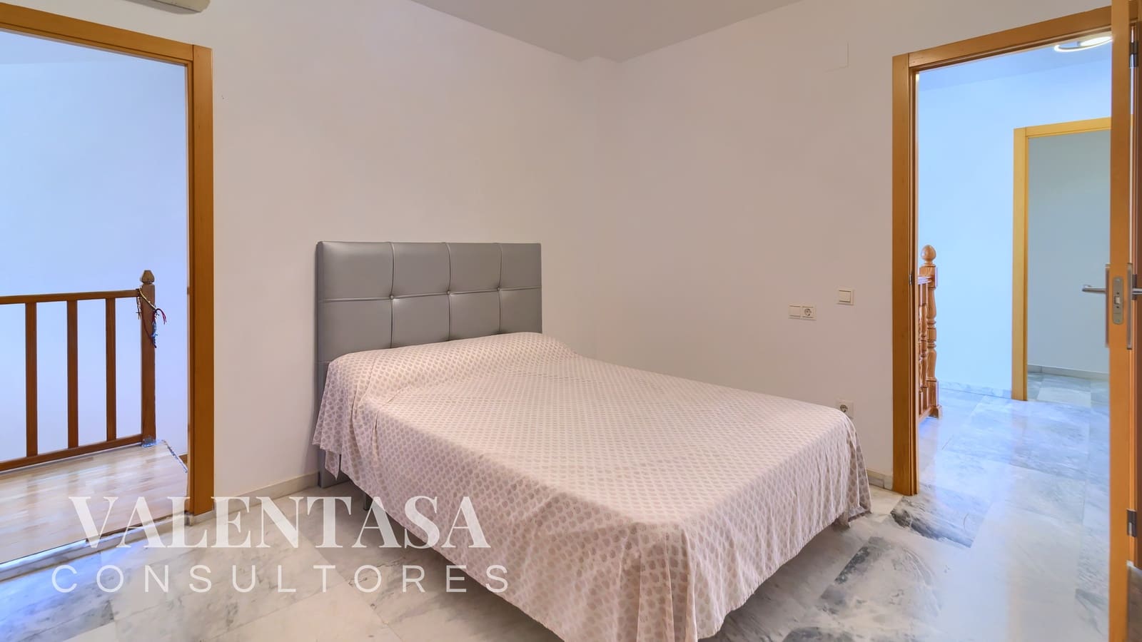 6 Zimmer Villa zu verkaufen in L'Eliana mit Pool Garage - 690.000 € (Ref: 9658086)