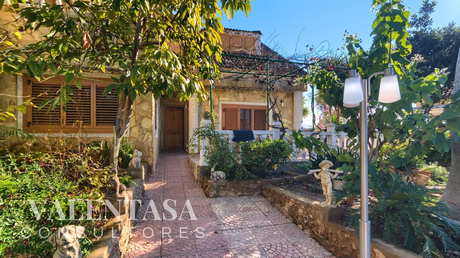 6 Zimmer Villa zu verkaufen in L'Eliana mit Pool Garage - 690.000 € (Ref: 9658086)