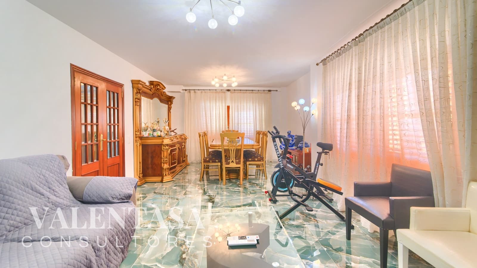 6 Zimmer Villa zu verkaufen in L'Eliana mit Pool Garage - 690.000 € (Ref: 9658086)