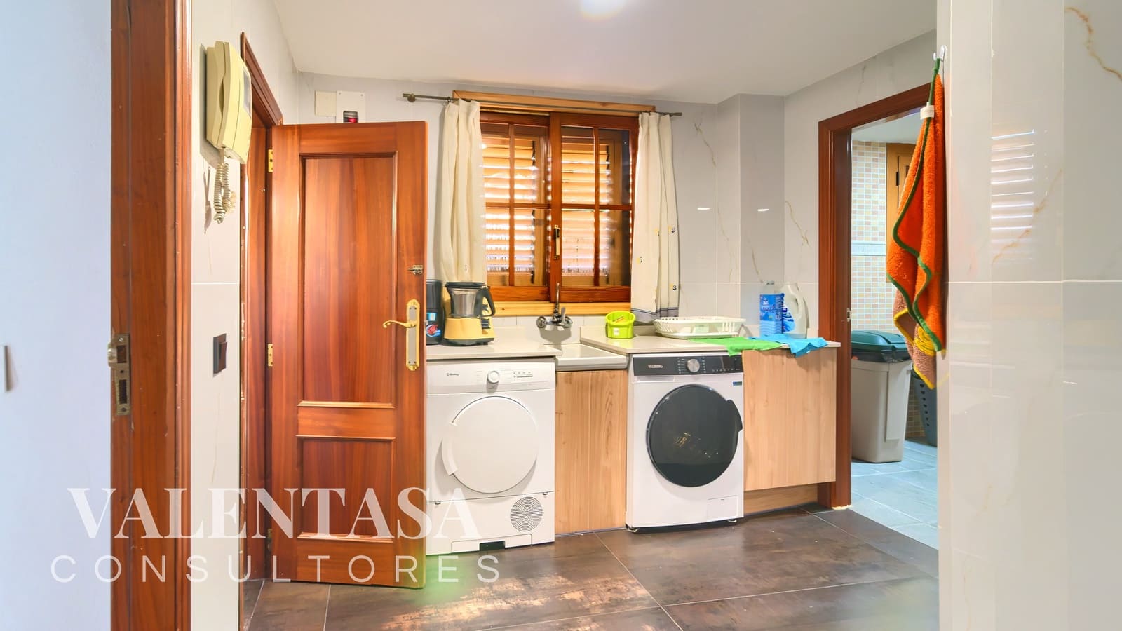 6 Zimmer Villa zu verkaufen in L'Eliana mit Pool Garage - 690.000 € (Ref: 9658086)