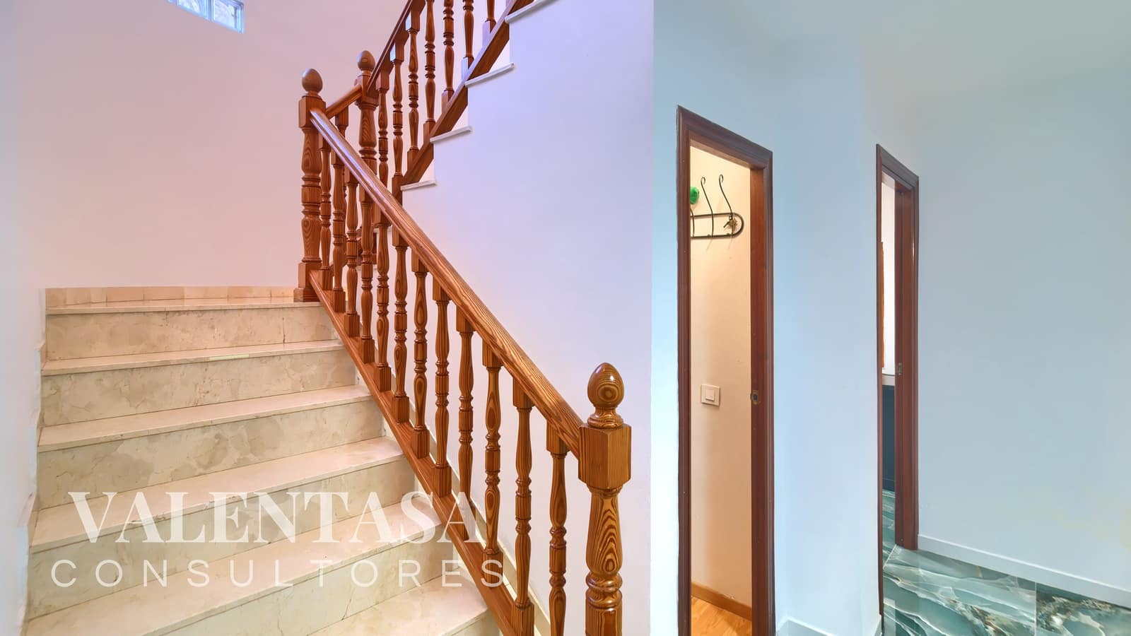 6 Zimmer Villa zu verkaufen in L'Eliana mit Pool Garage - 690.000 € (Ref: 9658086)