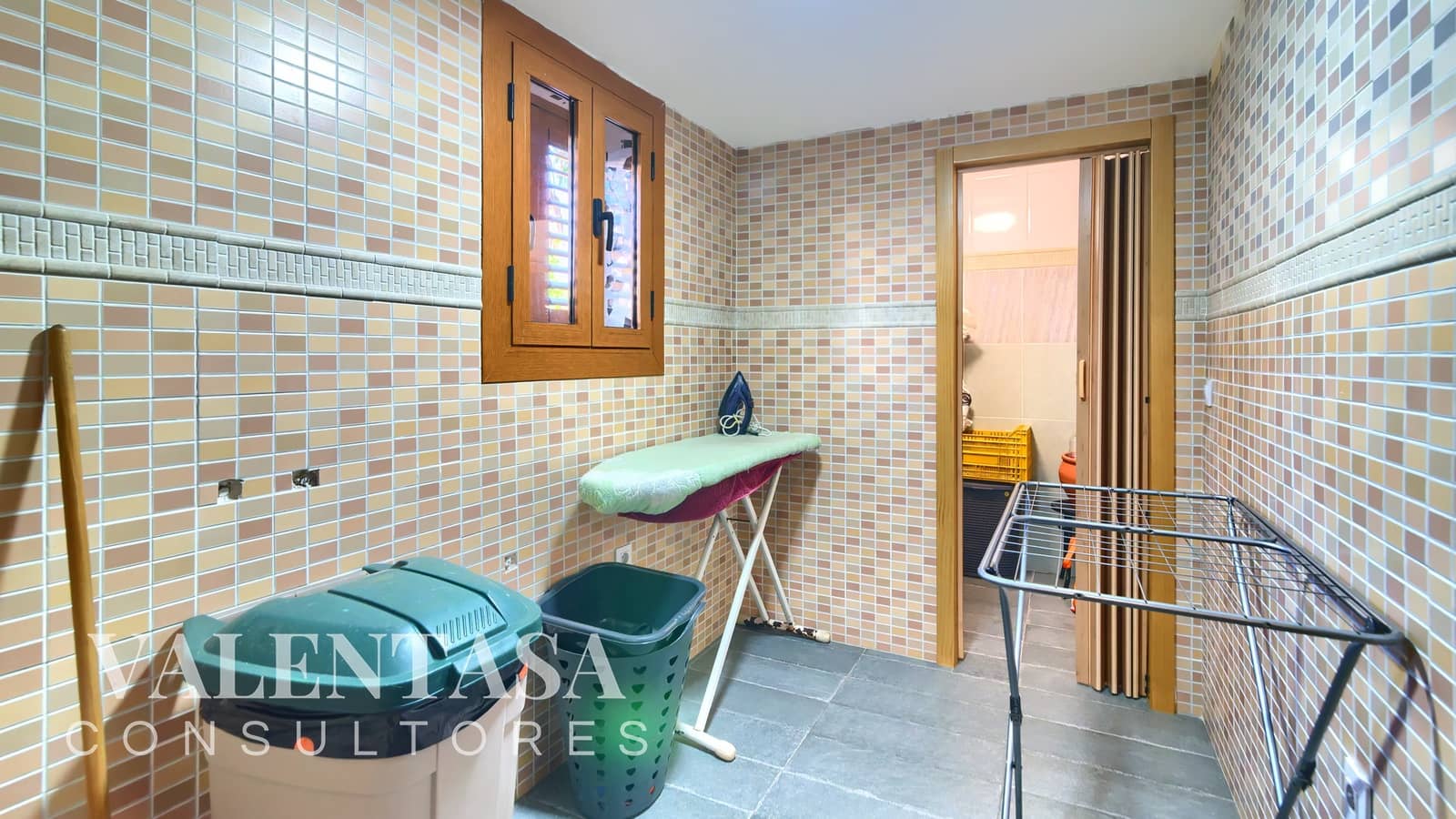 6 Zimmer Villa zu verkaufen in L'Eliana mit Pool Garage - 690.000 € (Ref: 9658086)