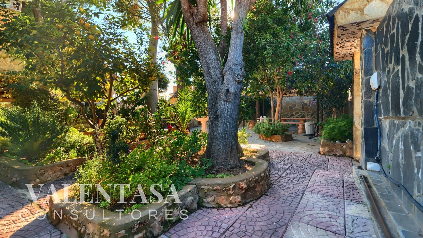 6 Zimmer Villa zu verkaufen in L'Eliana mit Pool Garage - 690.000 € (Ref: 9658086)