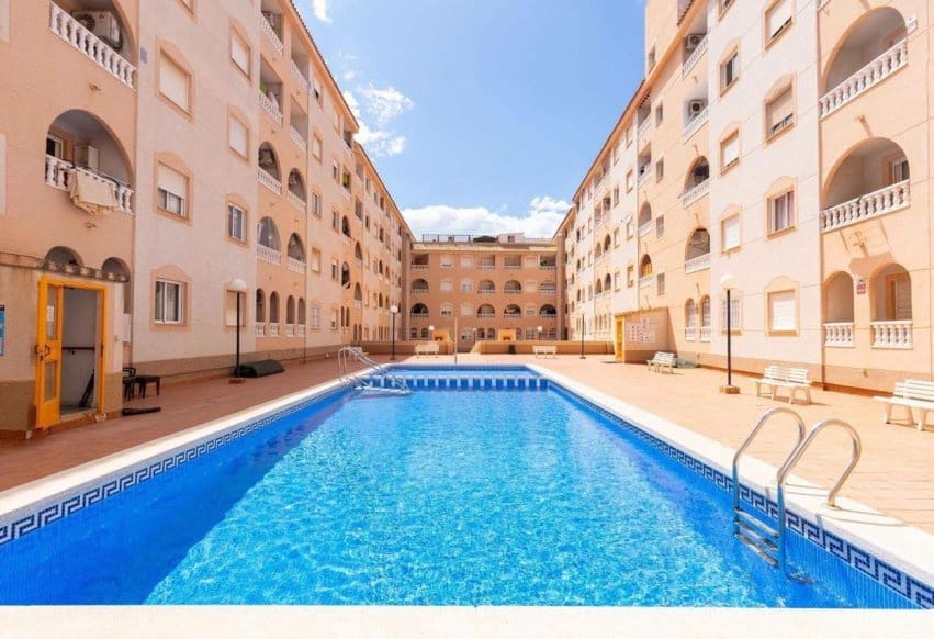 1 quarto Apartamento para venda em Torrevieja com piscina - 149 000 € (Ref: 10002586)