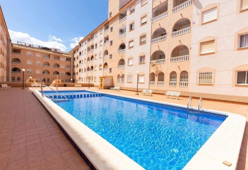 1 quarto Apartamento para venda em Torrevieja com piscina - 149 000 € (Ref: 10002586)