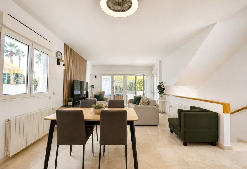 3 soveværelse Villa til salg i Villamartin med swimmingpool - € 524.995 (Ref: 10006860)