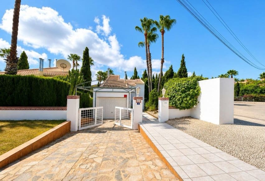 3 soveværelse Villa til salg i Villamartin med swimmingpool - € 524.995 (Ref: 10006860)