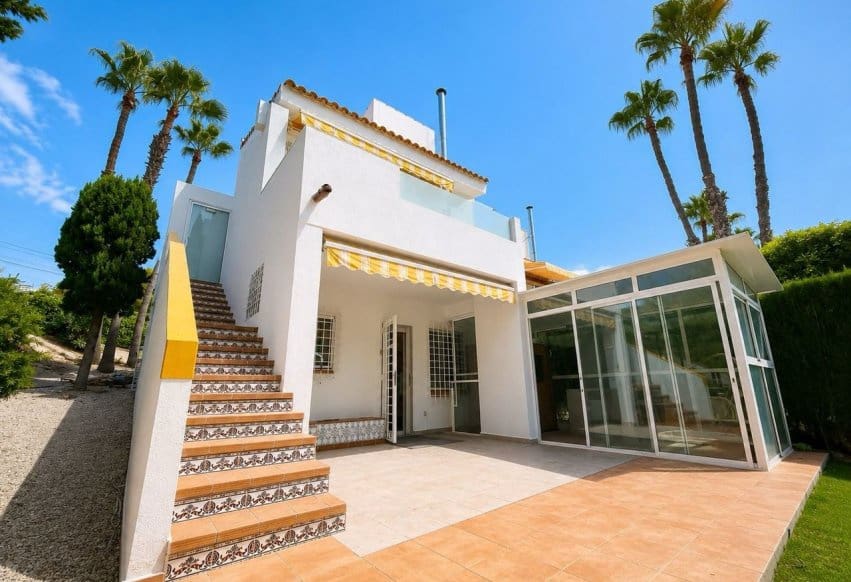 3 soveværelse Villa til salg i Villamartin med swimmingpool - € 524.995 (Ref: 10006860)
